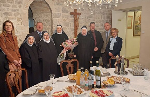 Tradicionalni posjet benediktinkama: Dukić s pročelnicima kod Časne Majke Anastazije Čizmin