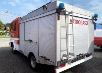 Bura i na šibenskom područu radila probleme, a vatrogasci su imali pune ruke posla