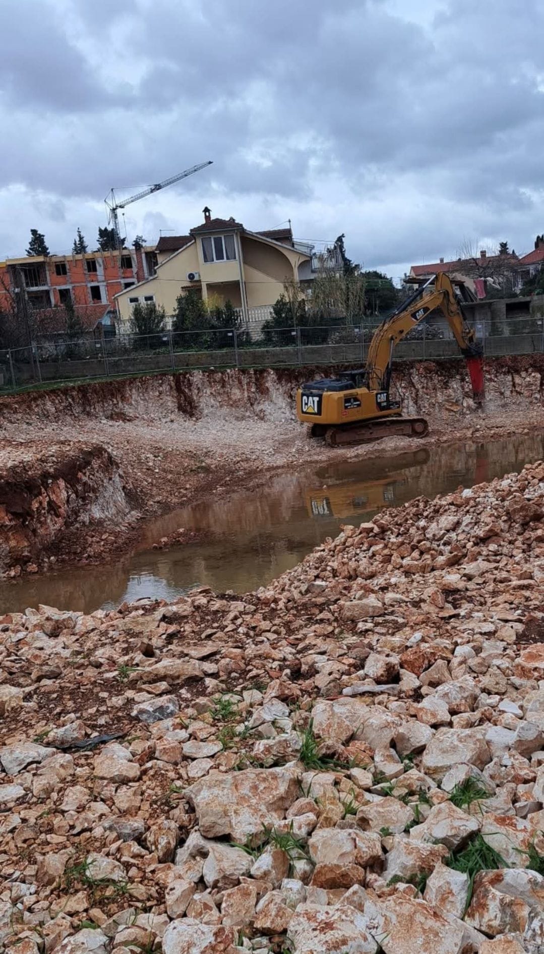 Zadrani pozivaju na prosvjed zbog zagađenja omiljenog potoka i mora: "Pogledajte na što nam sliči dio grada sa šest izvora vode!"