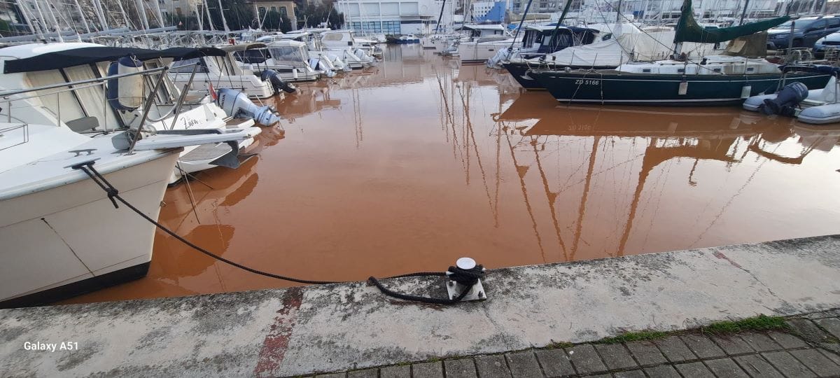 Zadrani pozivaju na prosvjed zbog zagađenja omiljenog potoka i mora: "Pogledajte na što nam sliči dio grada sa šest izvora vode!"