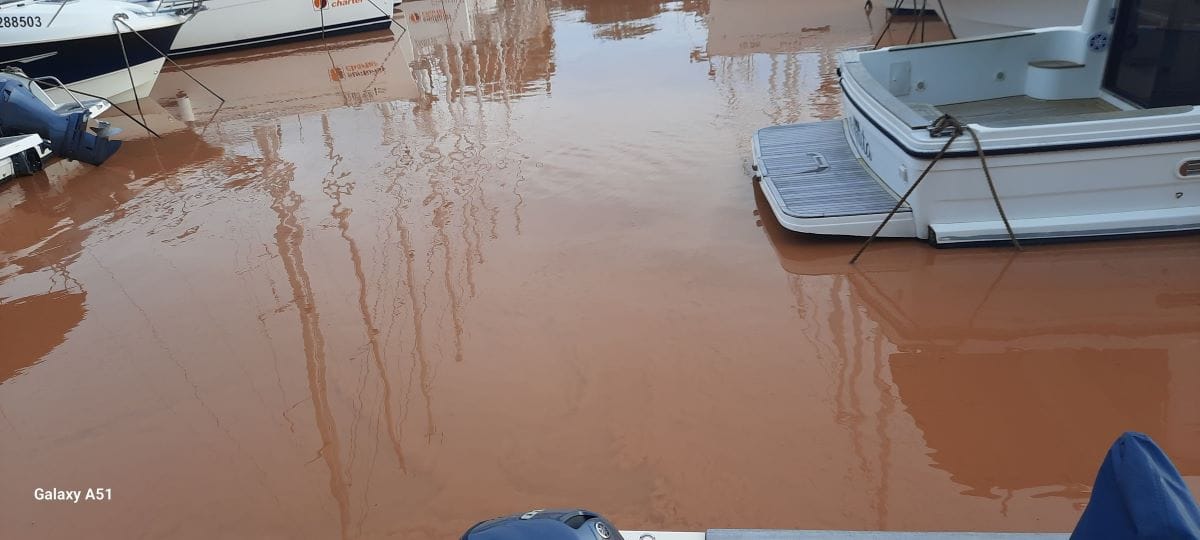 Zadrani pozivaju na prosvjed zbog zagađenja omiljenog potoka i mora: "Pogledajte na što nam sliči dio grada sa šest izvora vode!"