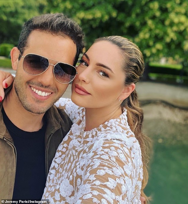 Kelly je 2014. prvi put upoznao hunky francusku manekenku Jeremyja nakon što je pogledao jedan od njegovih Instagram videozapisa