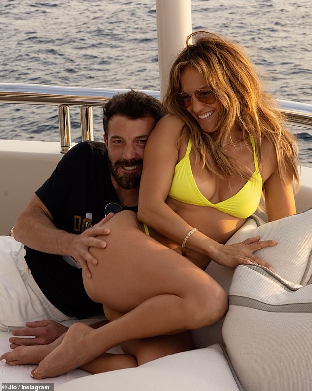 Vijest o njihovoj bliskoj vezi dolazi nakon što je Affleck nedavno razveo od svoje druge supruge Jennifer Lopez, 55; dvojac viđen na Instagramu