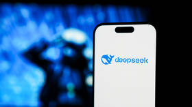 NASDAQ FUTURES pad na kineske AI strahove