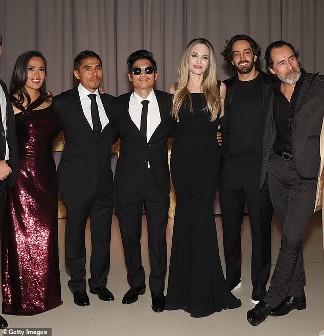 (LR) Salma, Jorge Antonio Guerrero, Pax, Angelina, Patricio Josa, Demian Bichir na premijeri filma Without Blood tijekom Međunarodnog filmskog festivala u Torontu 2024. u rujnu