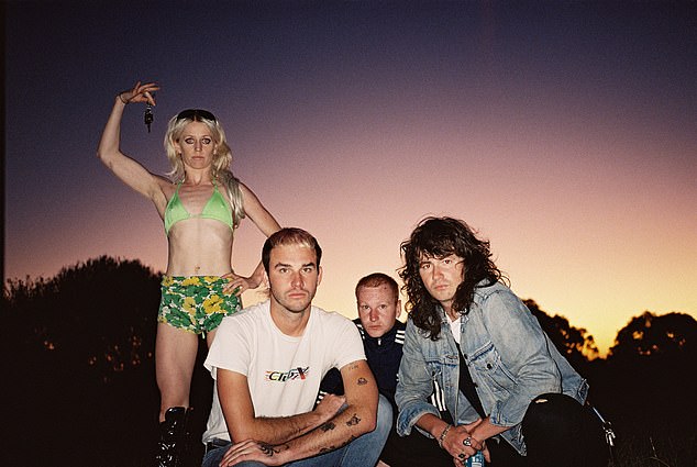 Samo 29 pjesama od 100 najboljih došlo je od australskih izvođača, pri čemu je Dom Dolla zauzeo visoko mjesto na ljestvici, a punkeri iz Melbournea Amyl and the Sniffers (na slici) dobili su višestruke ulaze