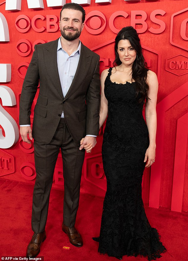 U studenom 2024. Hunt je objavio da on i njegova supruga Hannah Lee Fowler (39) očekuju svoje treće dijete zajedno, dvije godine nakon što je njihov razvod odbijen; Gledano 2024