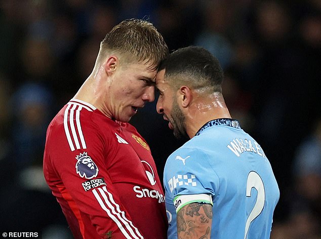 Walkerovo zbrkano razmišljanje možda je pridonijelo tome da se baci na pod nakon sukoba s Rasmusom Hojlundom tijekom manchesterskog derbija