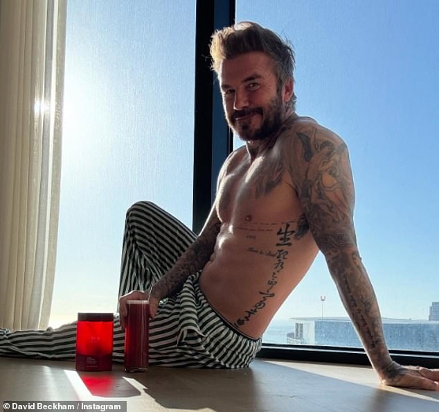 Davidu nije strano što će svoj komplet skinuti na društvenim mrežama i nedavno je pokazao svoj isklesani trbuh dok je bez košulja u postu podijeljen neposredno prije Božića