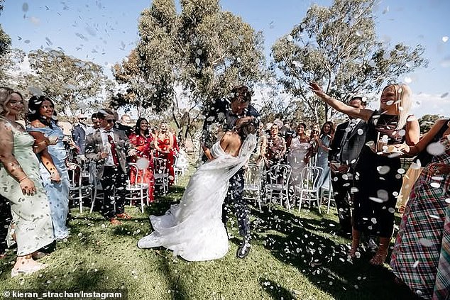 Zvijezda Adelaide Crows (29) vjenčala se sa svojim partnerom računovođom na slikovitom imanju Anvers Wines, okružena svojim živahnim prijateljima i obitelji