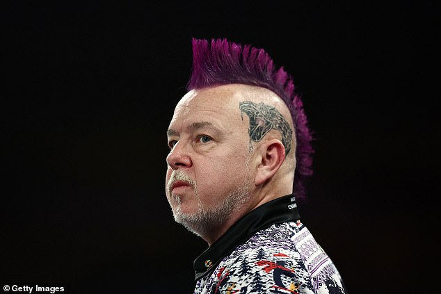 Škot Peter Wright poznat je po svom živopisnom izgledu i nosi nadimak 'Snakebite' - što možda i nije iznenađenje s obzirom na to da ima stvorenje naslikano na glavi