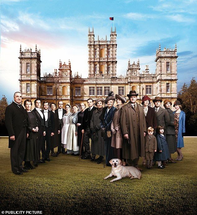 Višestruko nagrađivana serija Downton Abbey s Maggie Smith i Hughom Bonnevilleom u glavnim ulogama