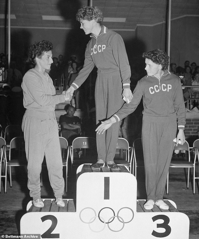 Keleti, lijevo, bio je najuspješniji sportaš na Olimpijskim igrama u Melbourneu 1956. godine