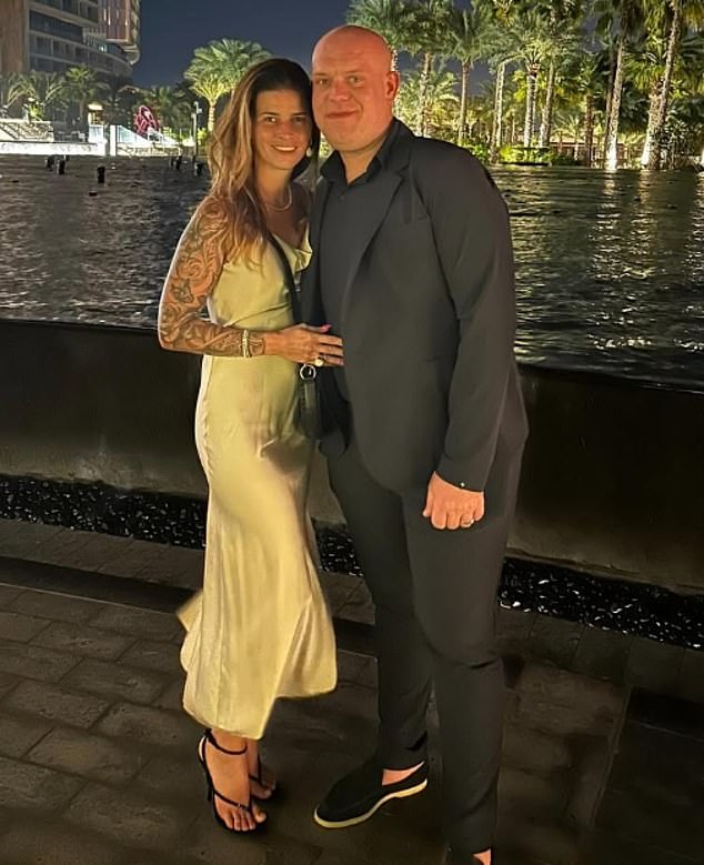 Van Gerwen je oženio Daphne Govers 2014. i par ima dvoje djece
