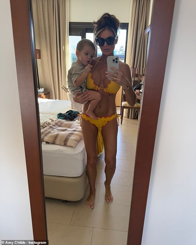 Priznajući da nije nosila bikini sedam godina, Amy je ispričala kako je 'potpuno promijenila' svoje tijelo u proteklih nekoliko mjeseci
