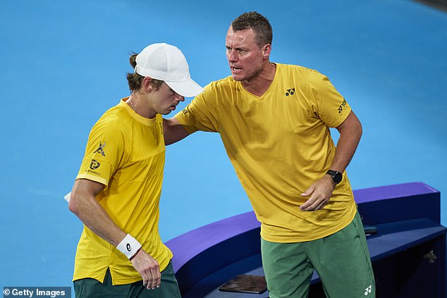 Legenda australskog tenisa Lleyton Hewitt vjeruje da je de Minaur dovoljno dobar da osvoji prvi Grand Slam na domaćem terenu (na slikama zajedno, tijekom United Cupa)