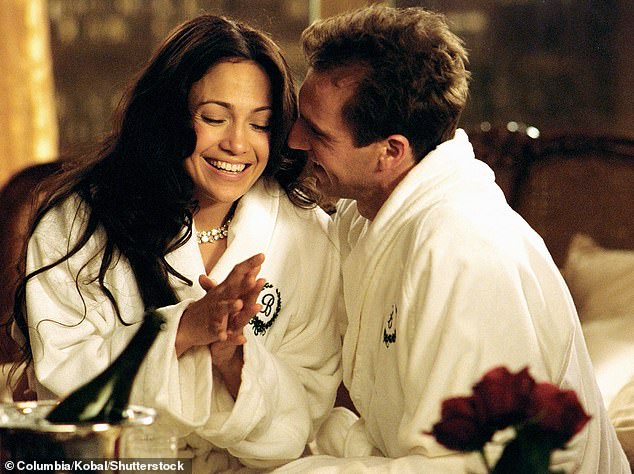 Iako je film dobio omalovažavajući odgovor kritičara, postao je hit na kino blagajnama i ostaje trajni favorit među obožavateljima JLo