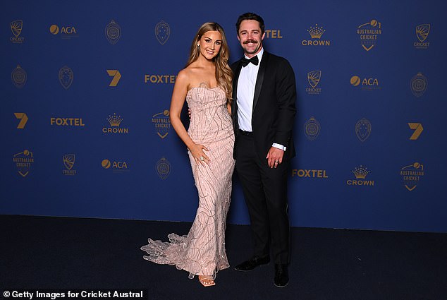 Headova supruga Jessica (na slici zajedno sa zvijezdom) izazvala je gnusne reakcije na društvenim mrežama svojim društvenim mrežama preplavljenim gadnim porukama i svinjskim emotikonima