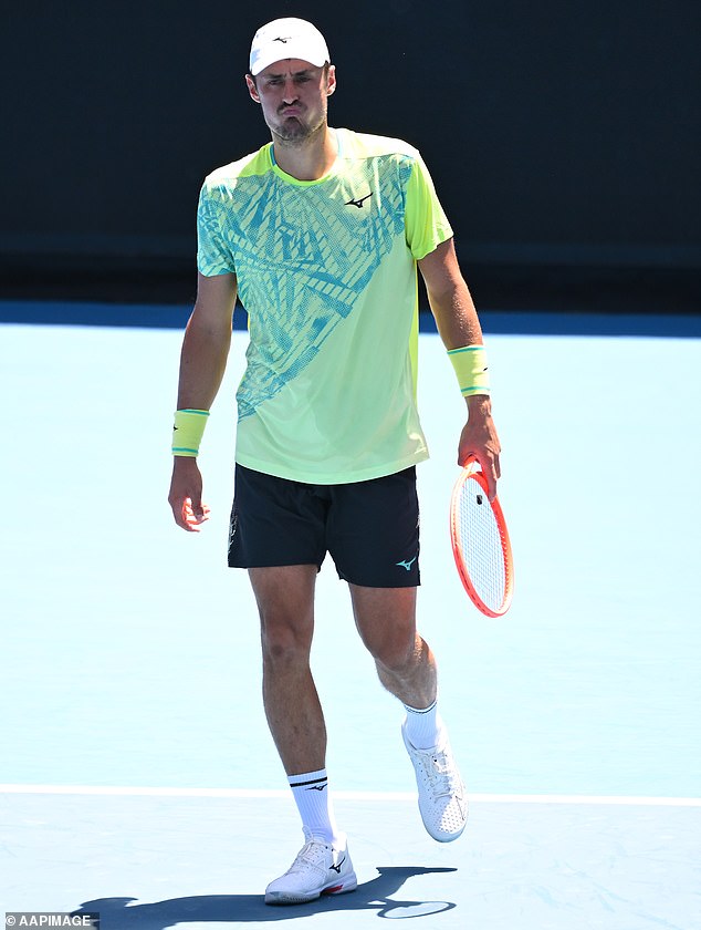 Bivši juniorski broj 1 na svijetu prikazan je tijekom poraza na ovogodišnjem kvalifikacijskom turniru za Australian Open protiv Jozefa Kovalika iz Slovačke