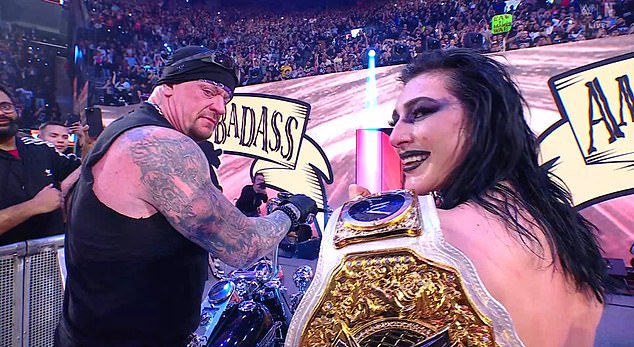 Undertaker, kao American Badass, i Rhea Ripley dijele cool trenutak