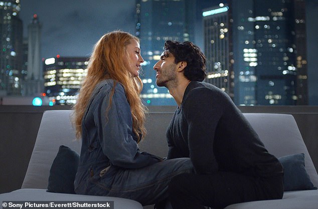 Završava s nama, koja je također glumila Jenny Slate, Hasan Minhaj, Brandon Sklenar i Kevin McKidd, stigli su u kina 9. kolovoza i bio je hit s publikom, jer je zaradio 148 milijuna dolara u domaćoj blagajni, a 350 milijuna dolara na globalnoj razini