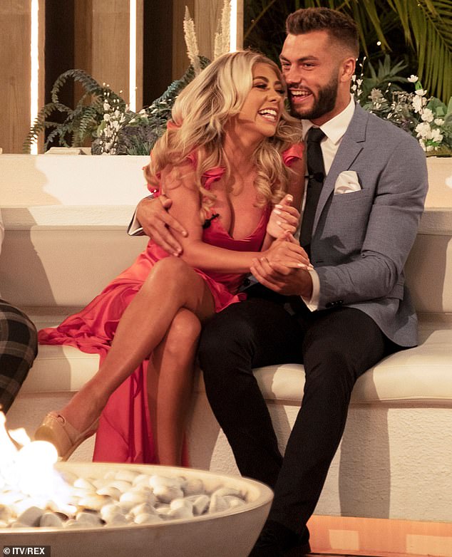 Paige je pronašla romansu u vili na Love Islandu s kolegom natjecateljem Finnom Tapleyjem (desno) 2020. i par je izborio pobjedu na kraju serije, ali su prekinuli tri godine kasnije