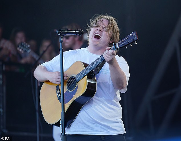 Dok je bivši dečko Lewis Capaldi poznat po zarađivanju milijuna od platinasto prodanih albuma, Kieran je poznatiji po svojim tulumarima