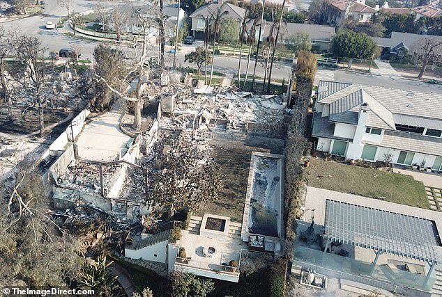 Kuća do bračnog para čudesno je preživjela plamen, kao i neke kuće preko puta