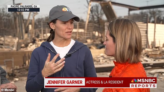 Prošli tjedan viđen je kako pomaže svojoj bivšoj ženi Jennifer Garner i njihovoj djeci pri evakuaciji. Na NBC-ju je otkrila da je izgubila prijatelja u požaru nakon što 'nisu izašli na vrijeme'