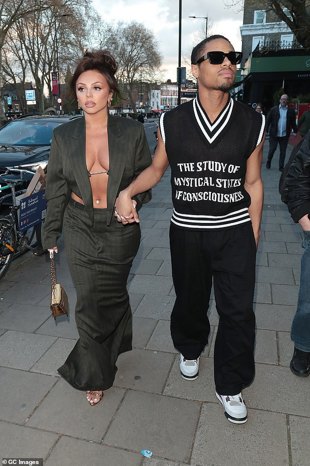 Jesy i Zion prethodno su se rastali prošlog ljeta nakon što se Jesy borila s njihovom razlikom u godinama od devet godina (na slici zajedno u travnju 2023.)