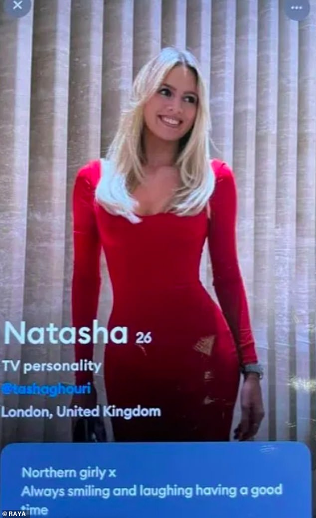 Plavokosa ljepotica (26) od tada je navodno uočena u aplikaciji za upoznavanje slavnih Raya dok se priprema za odlazak na turneju Strictly live s partnerom Aljažem Škorjanecom