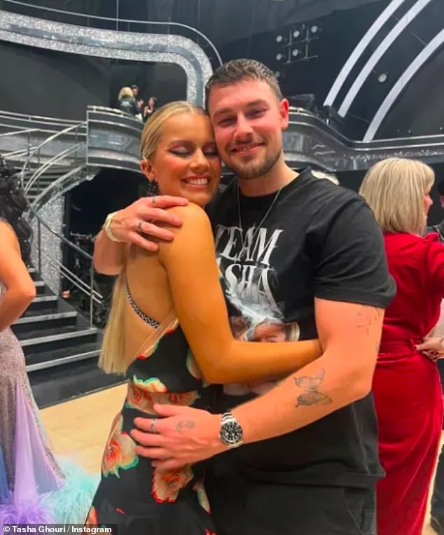 Par se upoznao u emisiji 2022. godine i od tada su počeli živjeti zajedno i dijele psa Lunu. Podržao ju je u emisijama Strictly live gdje je stigla do finala