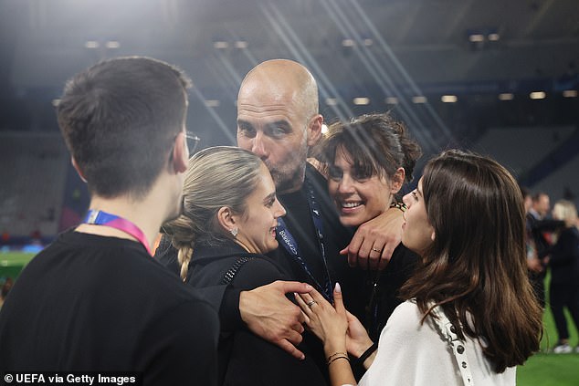 Guardiola i Serra imaju troje djece: Mariju, 24, Mariusa, 22, i Valentinu, 15 (desno)