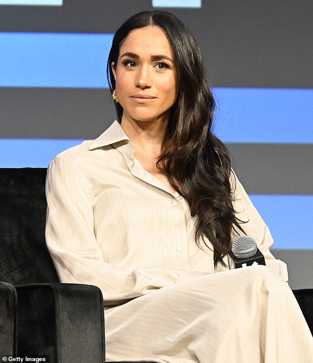 Meghan Markle naišla je na oštre reakcije i redateljica Justine Bateman ju je proglasila 'turistom katastrofe' nakon njezinog 'fotkanja' sa žrtvama požara