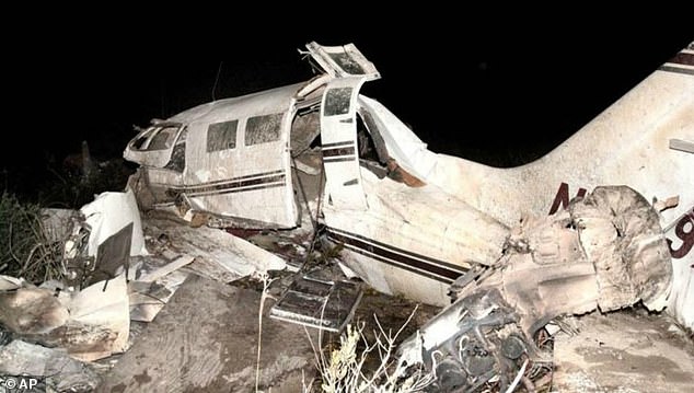 Nakon snimanja glazbenog spota za pjesmu Rock The Boat na Bahamima u kolovozu 2001., ukupno devet putnika - uključujući Aaliyah - ukrcalo se u zrakoplov Cessna 402 koji se srušio nakon polijetanja (vidi gore)