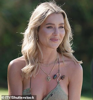 Modna poduzetnica šokirala je obožavatelje u glamuroznoj snimci (na slici) - jer su brzo potrčali do X komentirajući zbunjujuću 'razliku' iz njezinih ranih dana Love Islanda