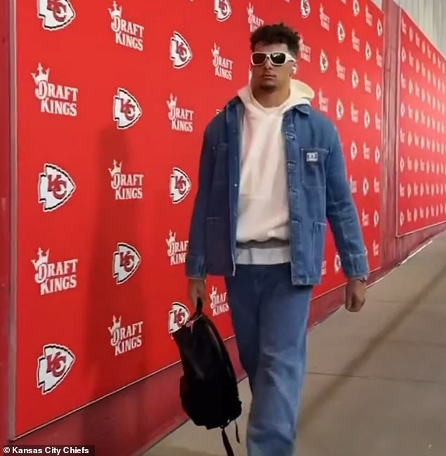 Patrick Mahomes snimljen je kako ulazi na stadion uoči obračuna Teksašana