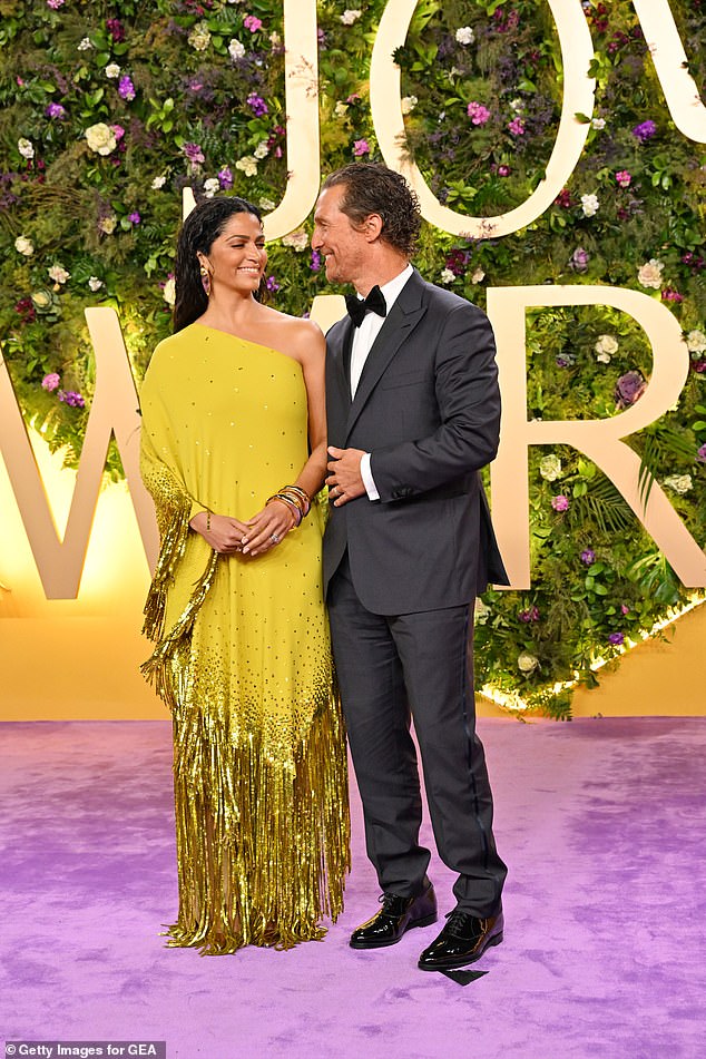 Camila Alves McConaughey i Matthew McConaughey prikazali su omiljenu predstavu na ljubičastom tepihu