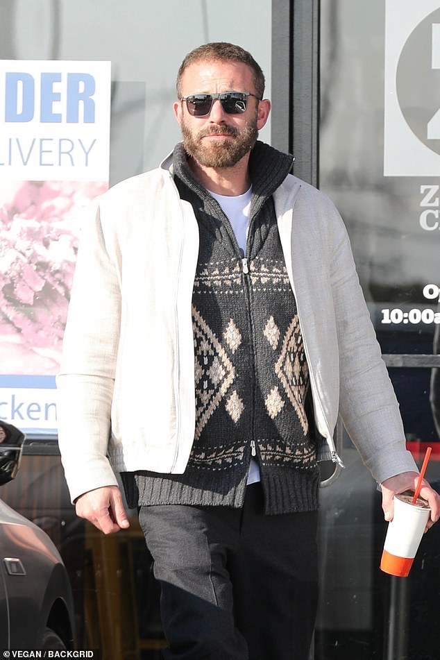 U jednom je trenutku Affleck stao uzeti piće za ponijeti
