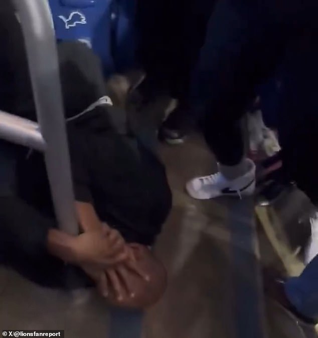 Čini se da je jedan čovjek na dnu hrpe dobio većinu zlostavljanja