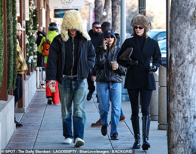 Nebabijama su se u planinskom gradiću u Coloradu pridružili suradnik Oliver Peoplesa Fai Khadra (L, na slici prošle srijede), Haileyin suprug Justin Bieber i Kendallina mlađa sestra Kylie Jenner