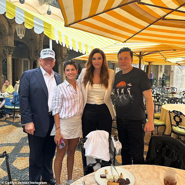 Transrodni otac osnivača 818 Tequile - Caitlyn Jenner (2-R, objavljeno 6. studenog) - trenutno je u Washingtonu, DC gdje je prošlog petka prisustvovala Crypto Ballu i 'zapravo je sretnija nego prvi put' što prisustvuje inauguraciji predsjednika Donald Trump (L)