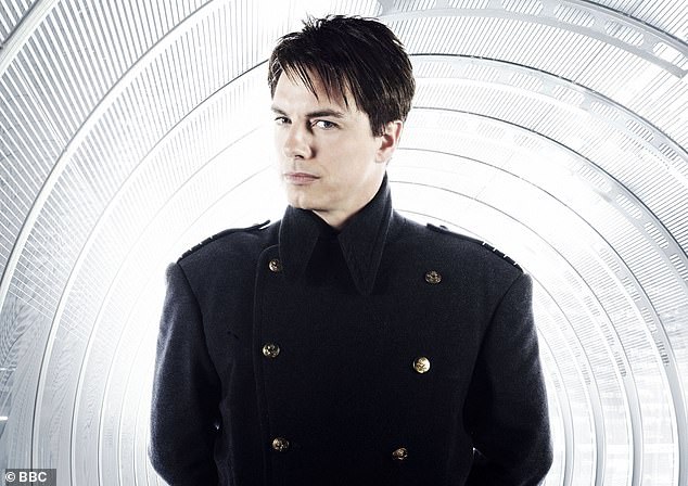 Među njegovim svirnim svirkama uključivale su i natjecanje u Strictly Come Dancing-u i prvoj seriji plesa na ledu-i naravno kao kapetan Jack Harkness na Doctor Who i Spin-off Torchwood (na slici)