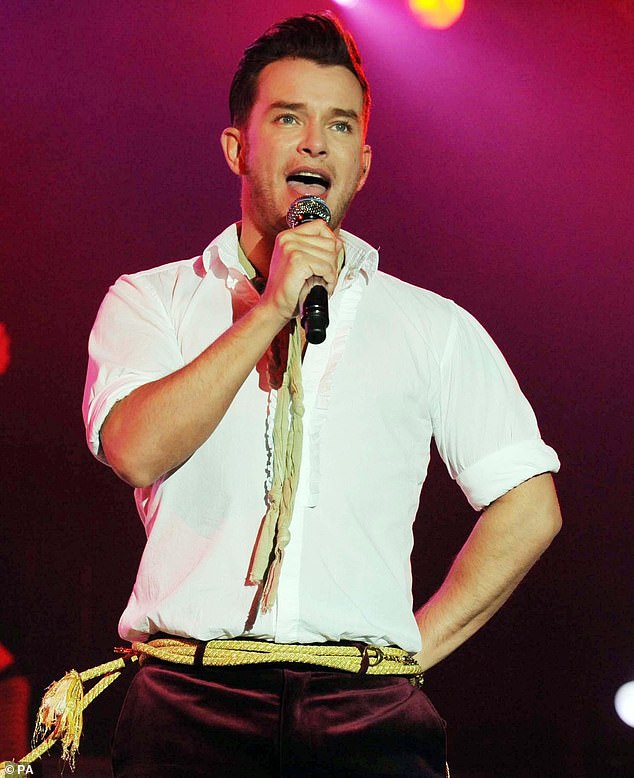 Stephen Gately na pozornici 2009. godine malo prije nego što je umro