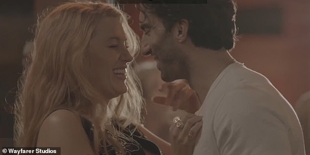 Nemontirana snimka sa snimanja filma Završava s nama koju je ovaj tjedan objavio pravni tim Justina Baldonija, a prikazuje glumca i Lively u sceni tijekom koje ona tvrdi da je bila seksualno uznemiravana