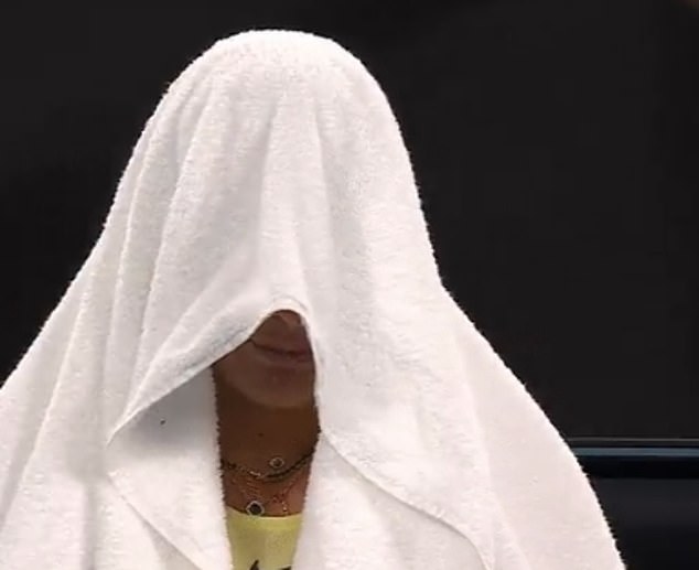 Sakrila je lice ispod ručnika u emotivnom trenutku nakon poraza od Madison Keys