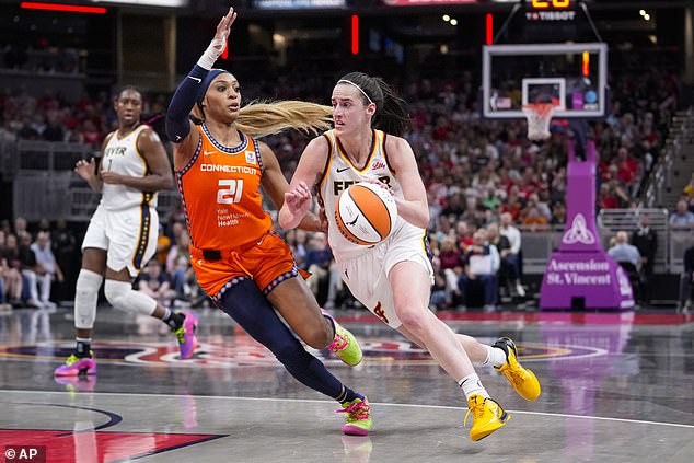 Carrington je u posljednjoj sezoni WNBA bio uključen u kontroverzu s Caitlin Clark
