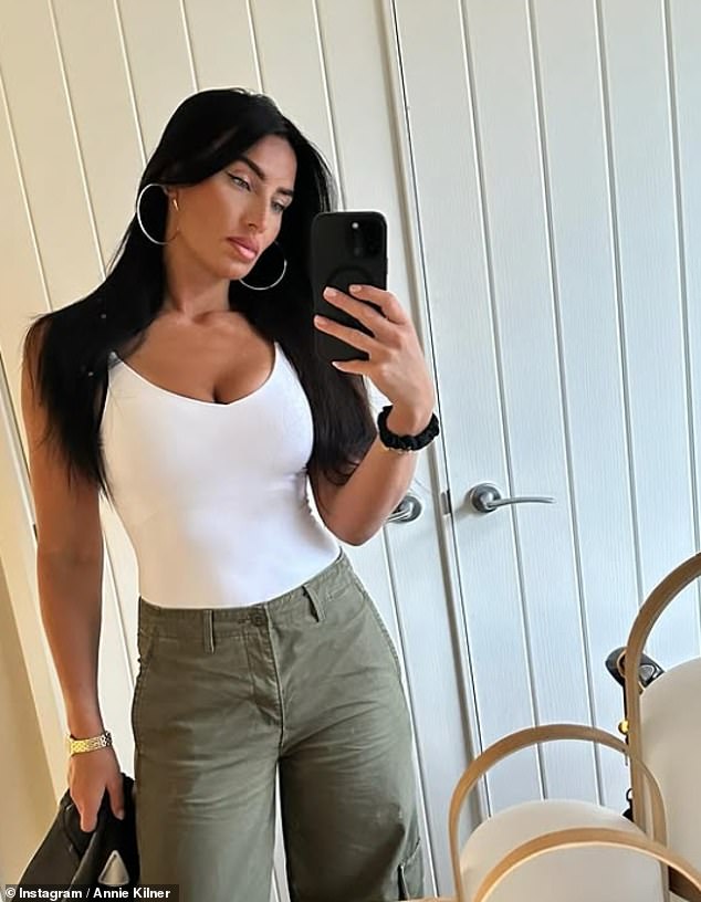Jedna od Annieinih prijatelja rekla je za MailOnline: ¿Obećala je u Novoj godini da se prvo postavi prvo, tako je i upravo to - znala je da je pred nama puno prilika za posjet Milanu kako bi podržao Kyle prije premještanja u obitelj postati trajni '