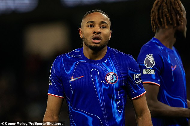 U međuvremenu, Manchester United je pitao o mogućnosti posudbe Christophera Nkunkua