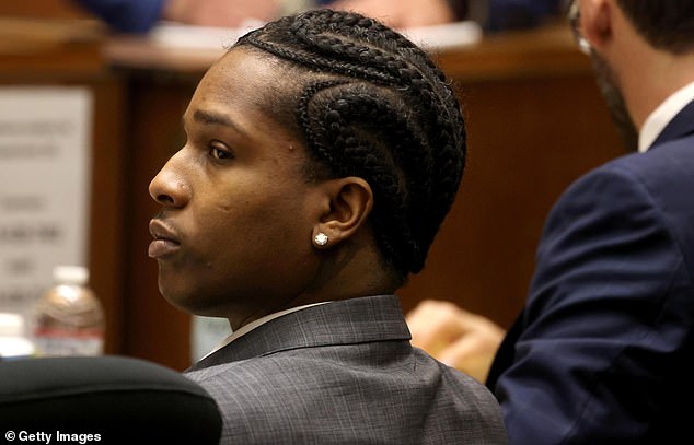 A $ AP Rocky (36) izjasnio se da nije kriv za dva kaznenog djela napada s poluautomatskim vatrenim oružjem u vezi s optužbama da je u Hollywoodu snimio $ AP Relli u Hollywoodu.
